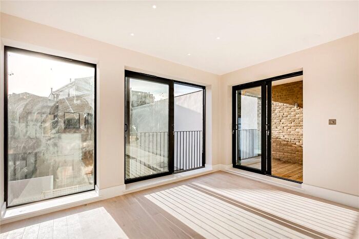 1 Bedroom Flat To Rent In Gayford Road, London, W12