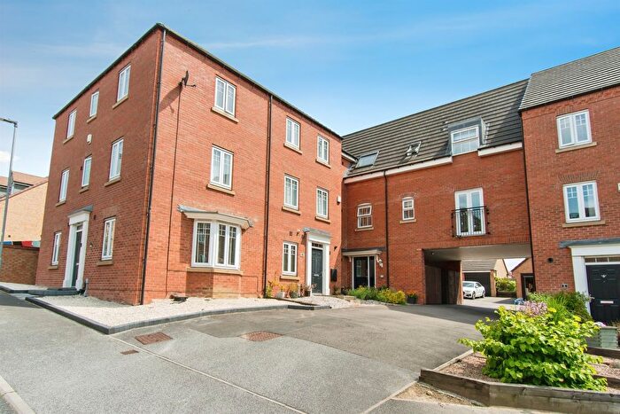 2 Bedroom Flat For Sale In Kitson Road, Castleford, WF10