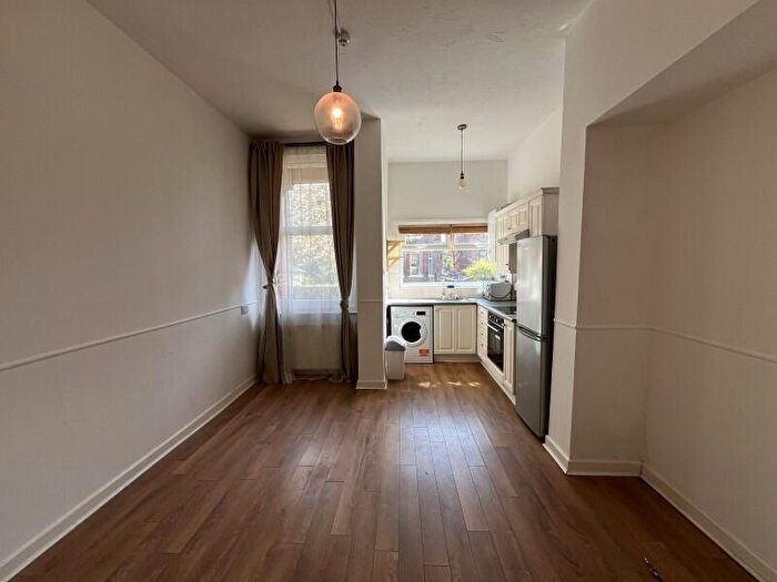 1 Bedroom Apartment To Rent In Flat ::, Maple Ave, M21