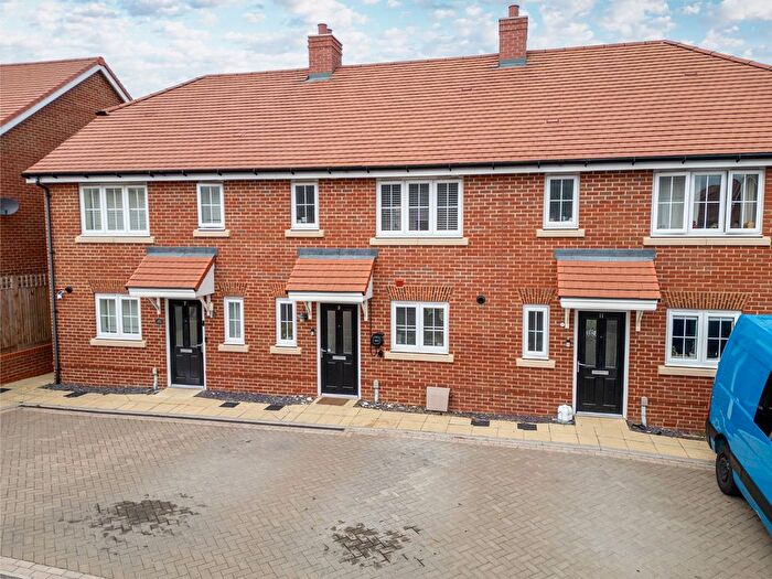 3 Bedroom Terraced House For Sale In Wheat Field, Gravesend, Kent, DA11