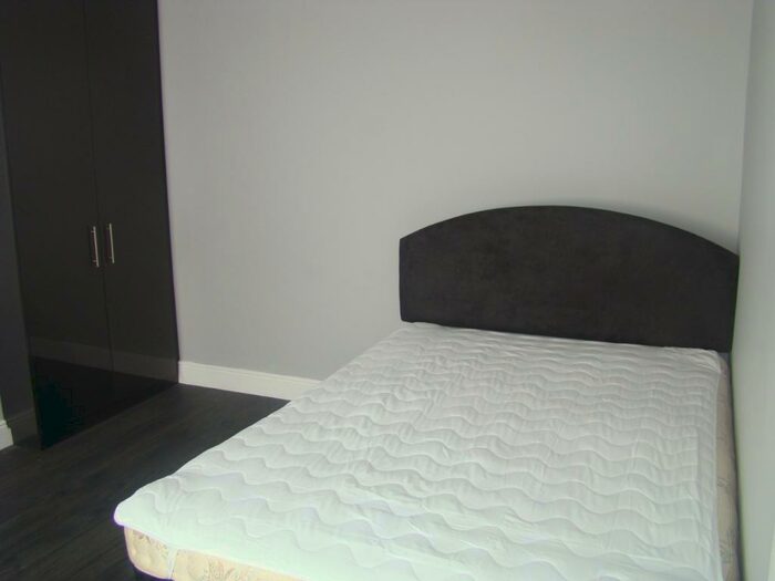 7 Bedroom Semi-Detached House To Rent In Hale End Road, London, Greater London, E17