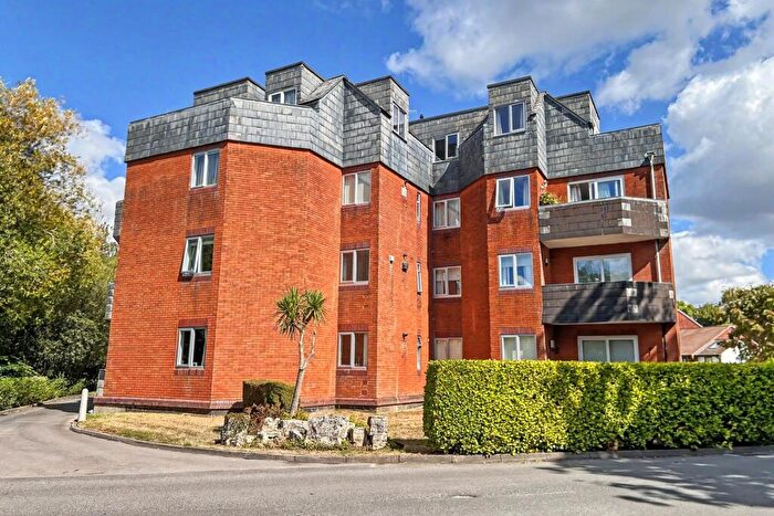 2 Bedroom Flat For Sale In Wimborne, BH21