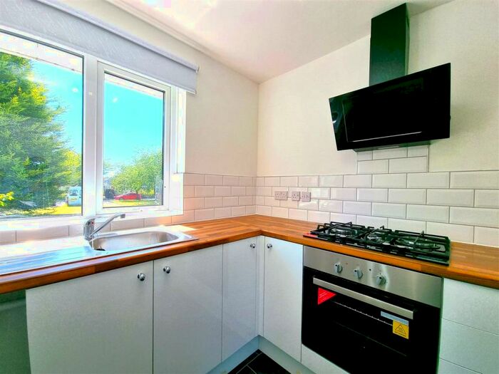 2 Bedroom Flat To Rent In Middleham Close, Ouston, Chester Le Street, DH2