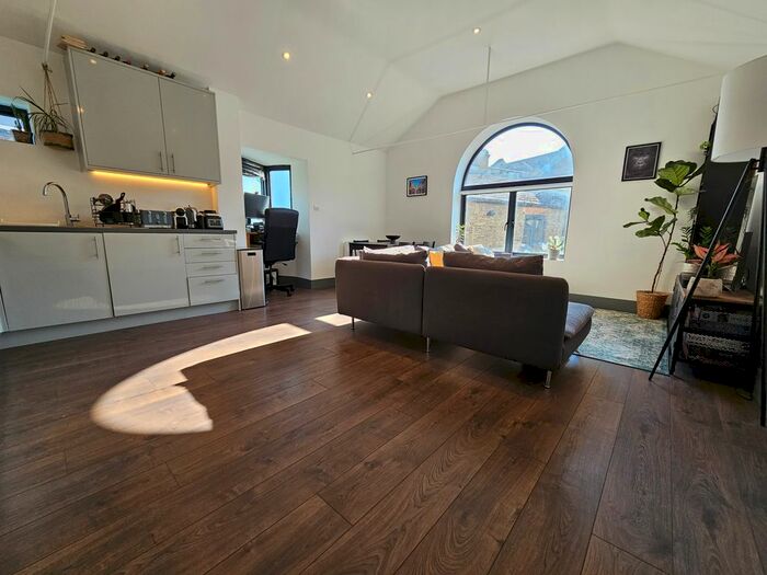 1 Bedroom Flat To Rent In Garratt Lane, London, SW17