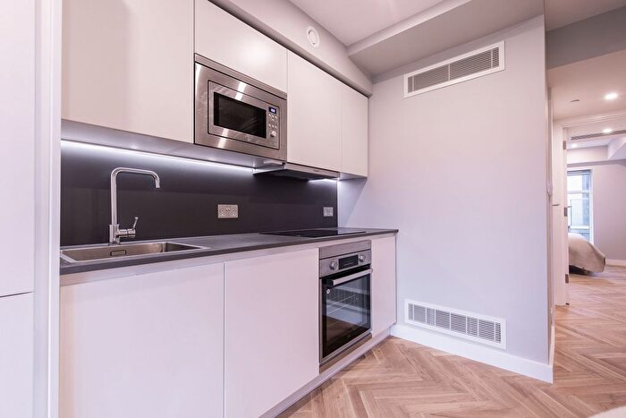 2 Bedroom Flat To Rent In Clapham Common North Side, London, SW4