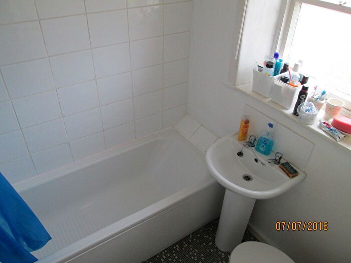 1 Bedroom End Of Terrace House To Rent In Wakefield Road, Waterloo, Huddersfield, HD5