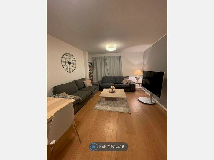 2 Bedroom Maisonette To Rent In Tarling Road, London, N2