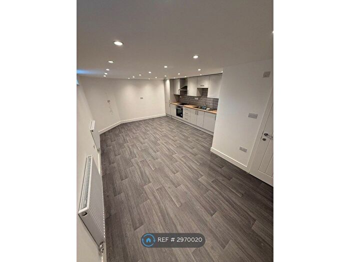 2 Bedroom Flat To Rent In Harding Terrace, Northampton, NN1