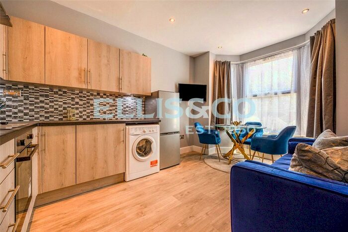 2 Bedroom Flat To Rent In Felix Road, London, W13