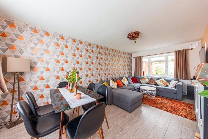 2 Bedroom End Of Terrace House For Sale In Hawthorn Avenue, Brentwood, Essex, CM13