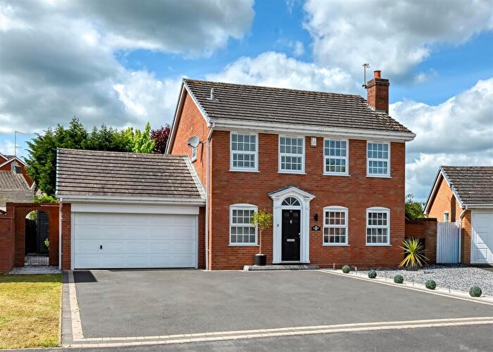 3 Bedroom Detached House For Sale In Baldwin Way, Swindon, Dudley, DY3