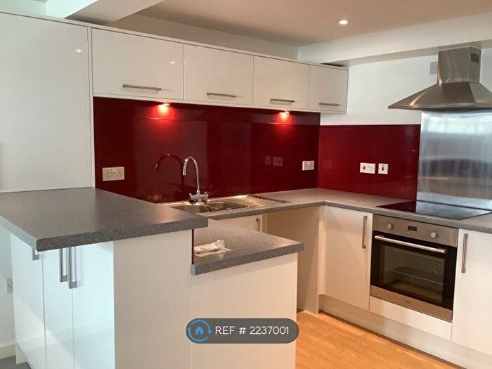 2 Bedroom Flat To Rent In New Pharos House, Dover, CT17