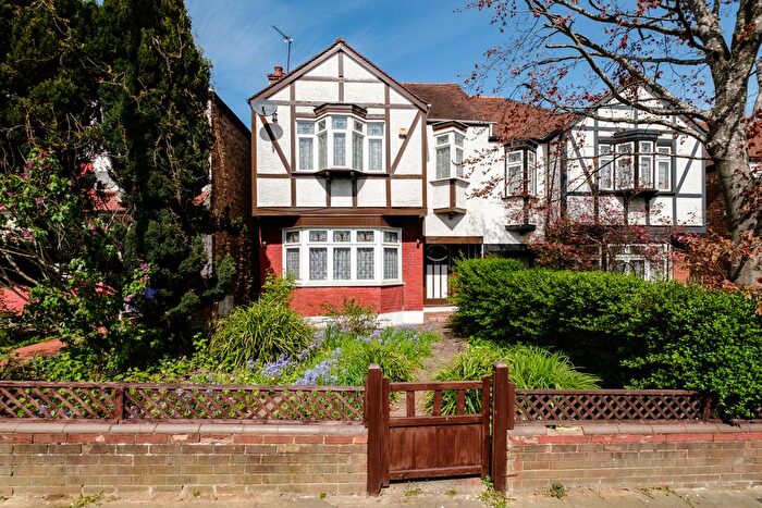 4 Bedroom Detached House For Sale In Alexandra Park Road, London, N10