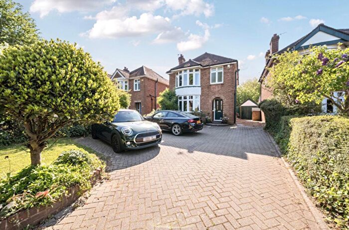 3 Bedroom Detached House For Sale In Stockbridge Road, Chichester, PO19