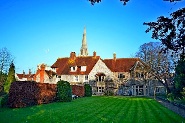 2 Bedroom Flat To Rent In The Chantry, Canon Lane, Chichester, West Sussex, PO19