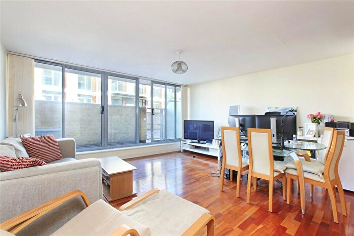 2 Bedroom Flat To Rent In Gateway House, A Balham Hill, SW12