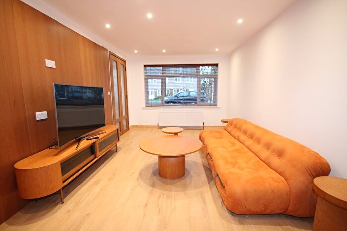 3 Bedroom Property To Rent In Beult Road, Dartford, DA1