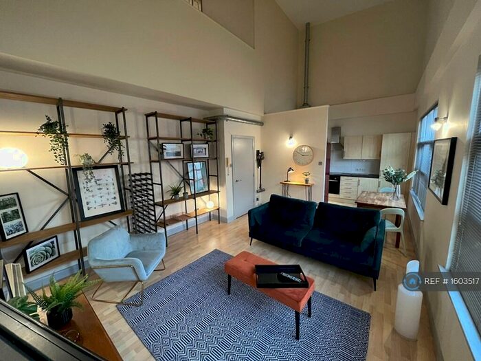 2 Bedroom Flat To Rent In Phase, Manchester, M4
