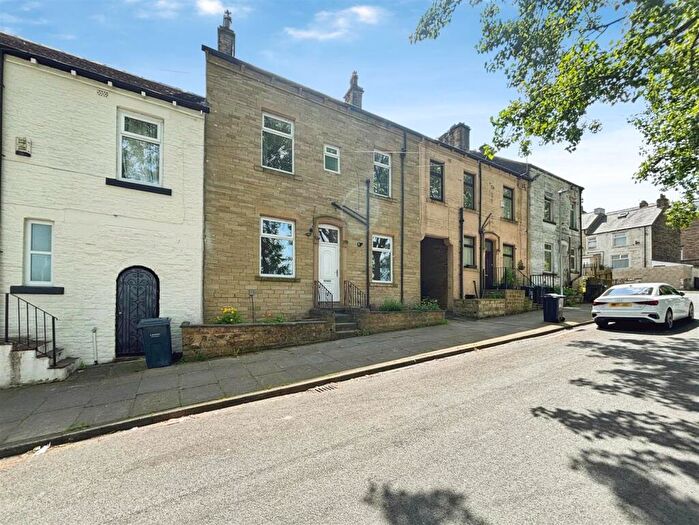 3 Bedroom Terraced House For Sale In Westcroft Road, Bradford, BD7