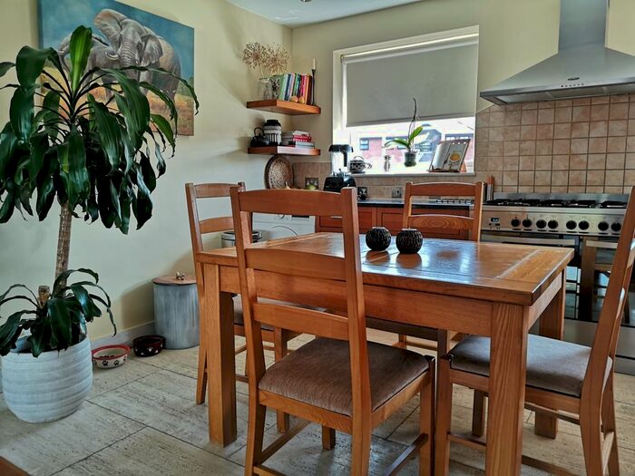 2 Bedroom Maisonette To Rent In Robinia Close, Hainault IG6