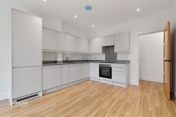 2 Bedroom Flat To Rent In Acton, W3