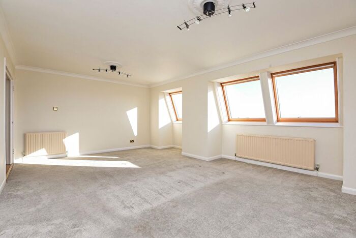 2 Bedroom Flat For Sale In Worple Road, Wimbledon, London, SW20