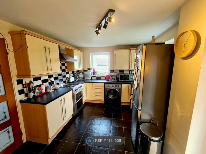 3 Bedroom Semi-Detached House To Rent In Hadfield Street, Sheffield, S6