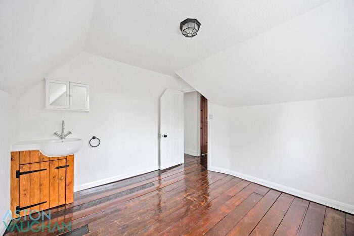 2 Bedroom Detached House To Rent In Cedars Gardens, Brighton, BN1