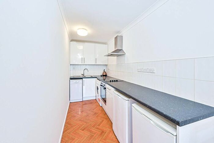 1 Bedroom Flat To Rent In Holden Avenue, Woodside Park, London, N12