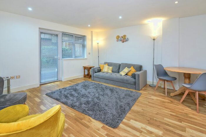 1 Bedroom Flat To Rent In Goswell Road, London, Dx, London, EC1V