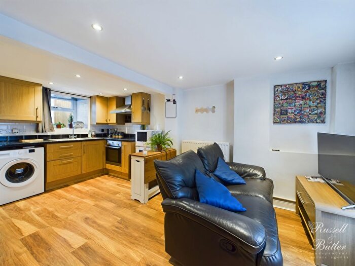 2 Bedroom Cottage For Sale In Gawcott Road, Buckingham, MK18