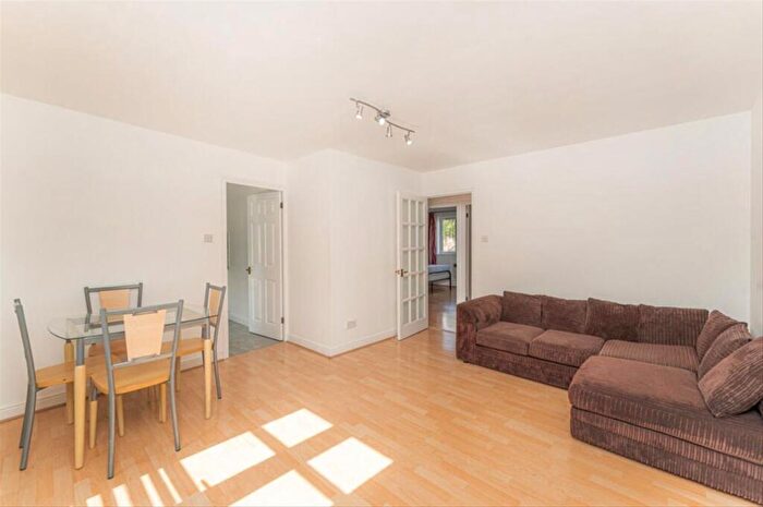 2 Bedroom Flat To Rent In Langbourne Place, London, E14