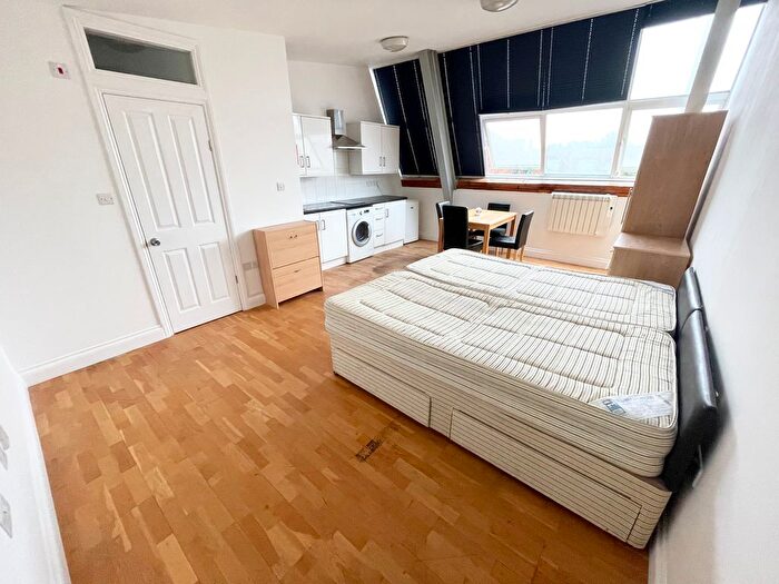 Studio To Rent In Tavistock Road, London, N4
