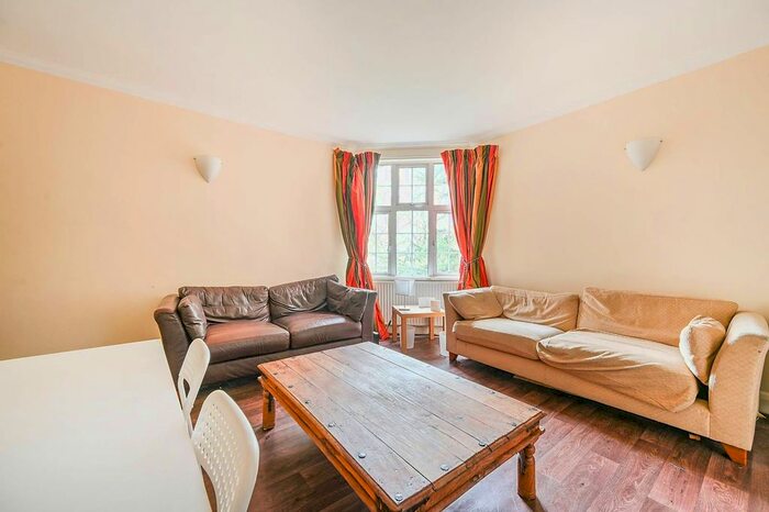 3 Bedroom Flat To Rent In Mount Avenue, Ealing, London, W5
