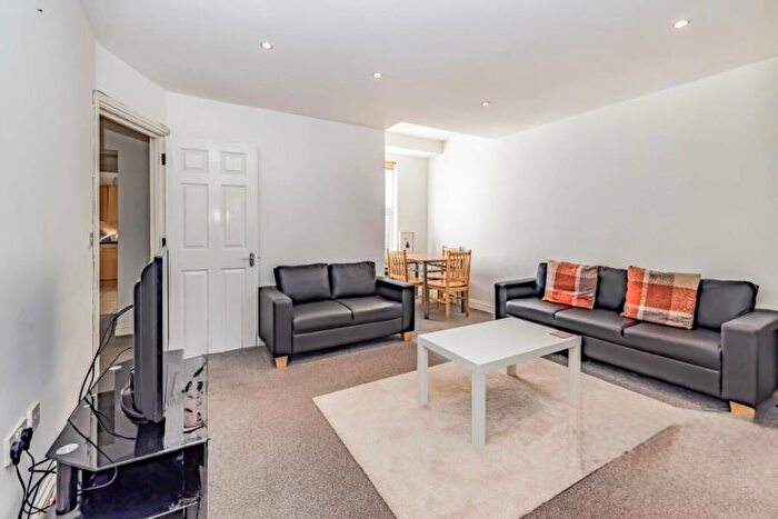 3 Bedroom Duplex To Rent In High Street, Northwood, HA6