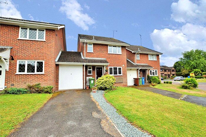 3 Bedroom Link Detached House To Rent In Clayhill Close, Bracknell, Berkshire, RG12
