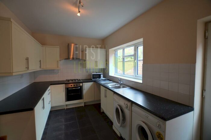 4 Bedroom Terraced House To Rent In Lorne Road, Leicester, LE2