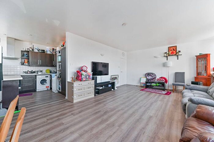 2 Bedroom Flat To Rent In Fitzroy Court, Croydon, Surrey, CR0