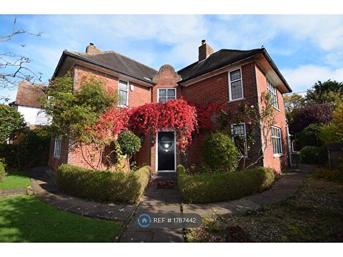 4 Bedroom Detached House To Rent In Harcourt Street, Raunds, Wellingborough, NN9