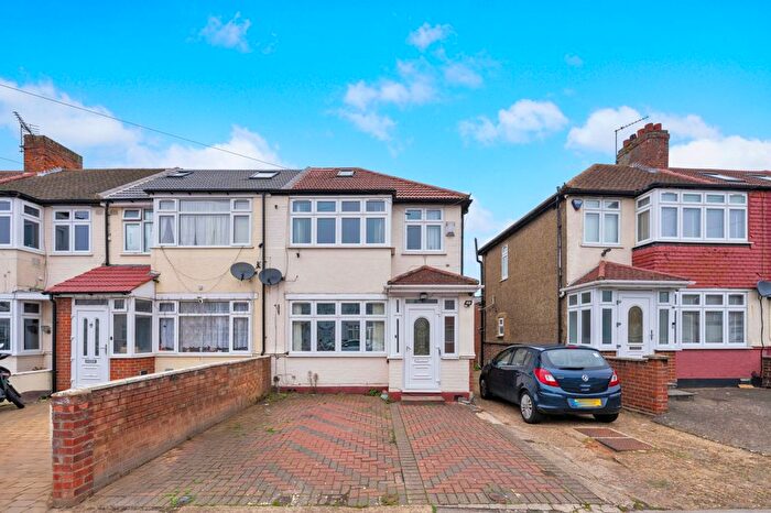 3 Bedroom Semi Detached House To Rent In Southall, UB2
