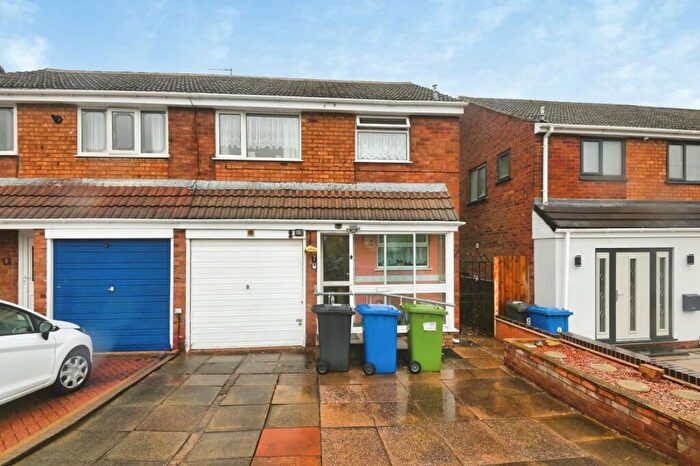3 Bedroom Semi-Detached House For Sale In St. Peters Close, Tamworth, B77