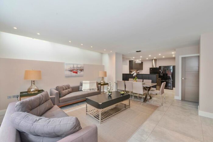 2 Bedroom Flat To Rent In Lyndhurst Road, Hampstead, NW3