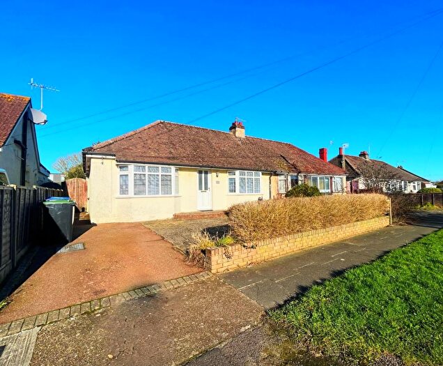 2 Bedroom Bungalow To Rent In Berriedale Drive, Sompting, Lancing, BN15