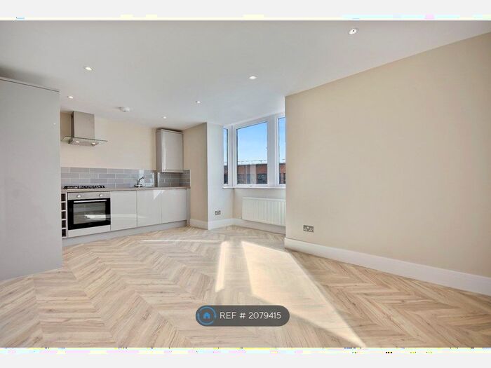 1 Bedroom Flat To Rent In Buckingham Place, High Wycombe, HP13