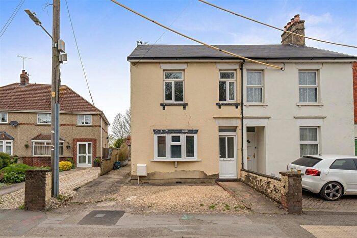 3 Bedroom Semi Detached House For Sale In Devizes Road, Wroughton, SN4