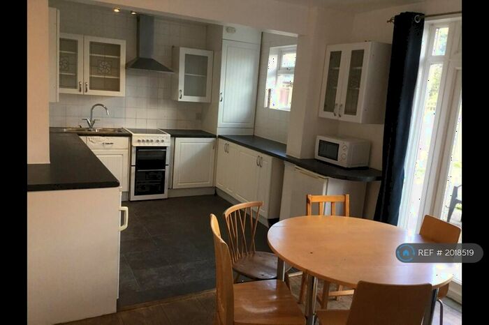 6 Bedroom Semi-Detached House To Rent In Cambridge Road, Kingston Upon Thames, KT1