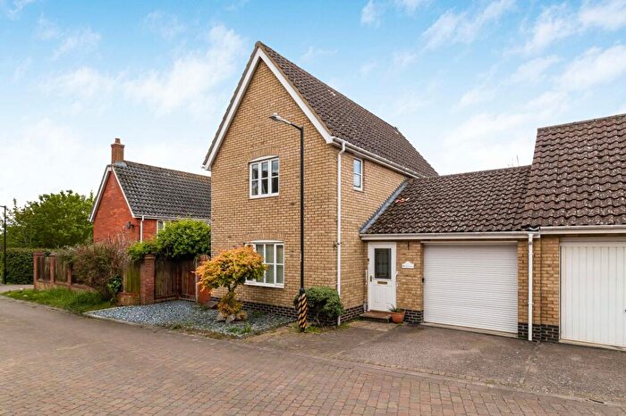 3 Bedroom Detached House For Sale In Emmerson Way, Hadleigh, IP7