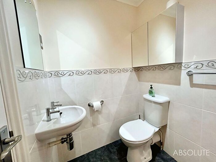 2 Bedroom Flat To Rent In Babbacombe Road, The Hollies, TQ1