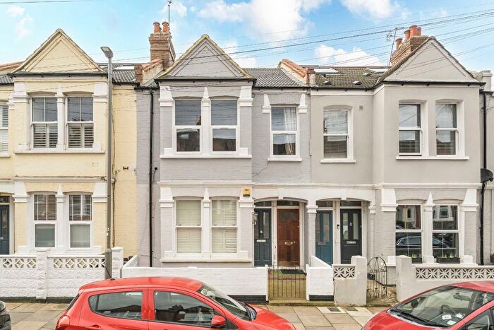 2 Bedroom Flat For Sale In Bickley Street, Tooting Broadway, SW17
