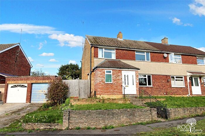 3 Bedroom Semi Detached House For Sale In Hedgeway, Newbury, Berkshire, RG14